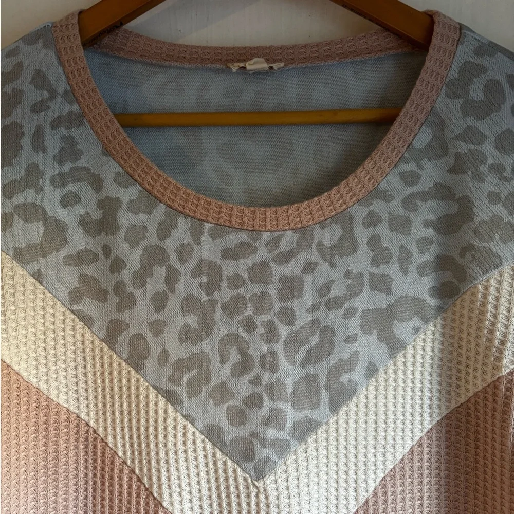 Hem & Thread Blue, Blush and White Short Sleeve Top - Picture 6 of 8